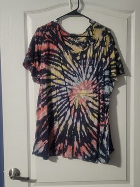Lovesick Torrid Spiral Tie-Dye Short Sleeve Top Distressed